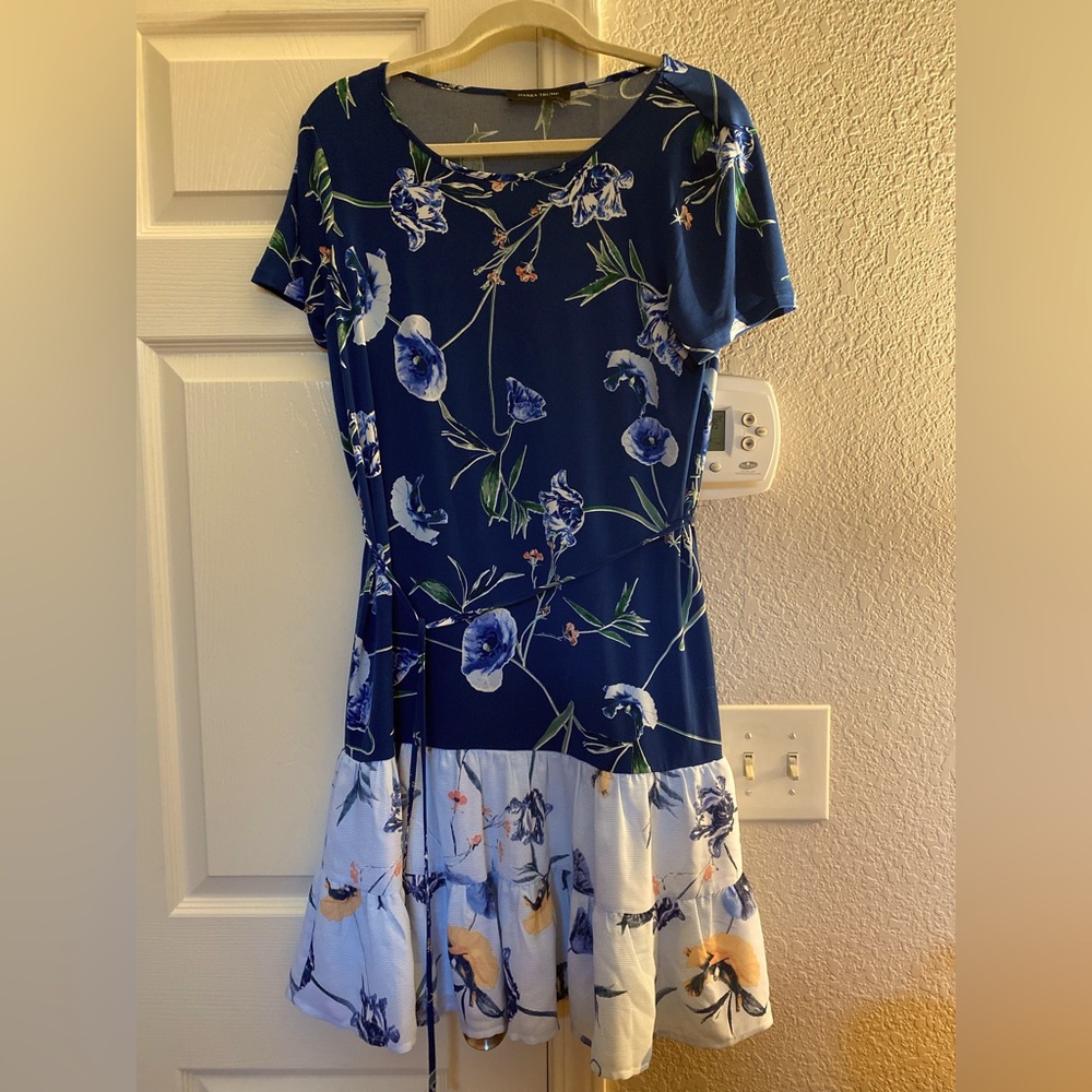 Blue dress with flowers. Medium. Ivanka Trump.